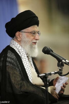 حضرت آیت‌الله العظمی خامنه‌ای : یک قدم عقب‌نشینی کنید دشمن سراغ آرمان‌ها می‌آید