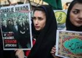 گردههائی دانشجوئی مقابل سفارت فرانسه : لزوم عذرخواهی دولت از مردم/دو روز پس از انتشارکاریکاتورهای ننگین و هتک حرمت پیامبر اعظم وزیر خارجه دولت یازدهم در اقدامی مغایر با اصول انقلاب اسلامی و اصول شناخته شده دیپلماتیک به پاریس سفر می کند
