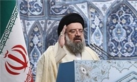 آیت‌الله سیداحمد خاتمی : مسائلی که هفته گذشته اتفاق افتاد و من قصد باز کردن آن را ندارم، مسئله مناسبی نبود، از رئیس‌جمهور می‌خواهم با سعه صدر بیشتری با منتقدان برخورد کند